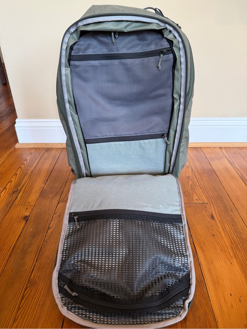 NWOT Peak Design 45L Travel Backpack in Sage Green - Picture 11 of 11